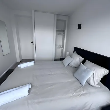 Acces Rapide A Paris Avec Parking Apartment